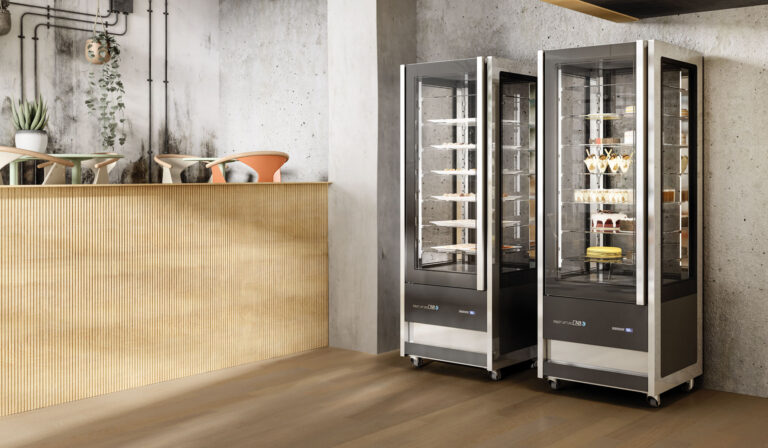 Display Cabinets 46 isa cristal tower imm ambientata 2